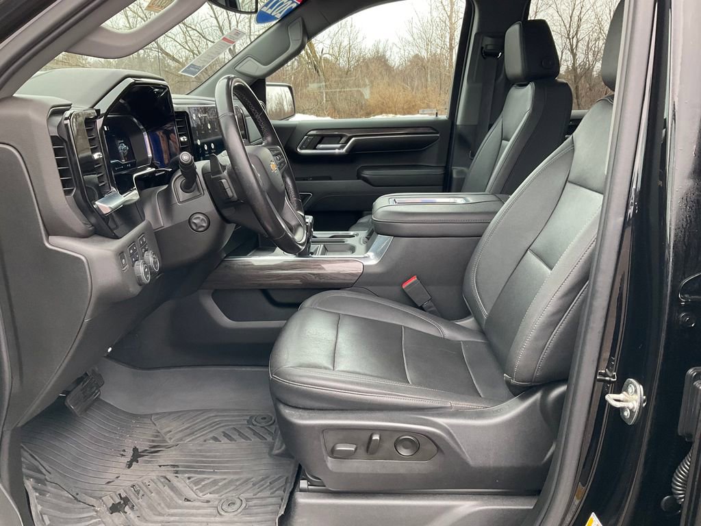 Used 2022 Chevrolet Silverado 1500 LTZ image 2