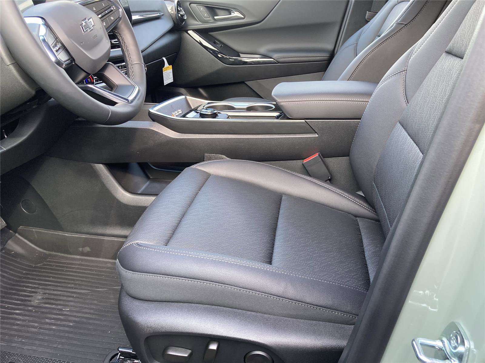 New 2026 Chevrolet Equinox LT w/ Convenience Package II image 23