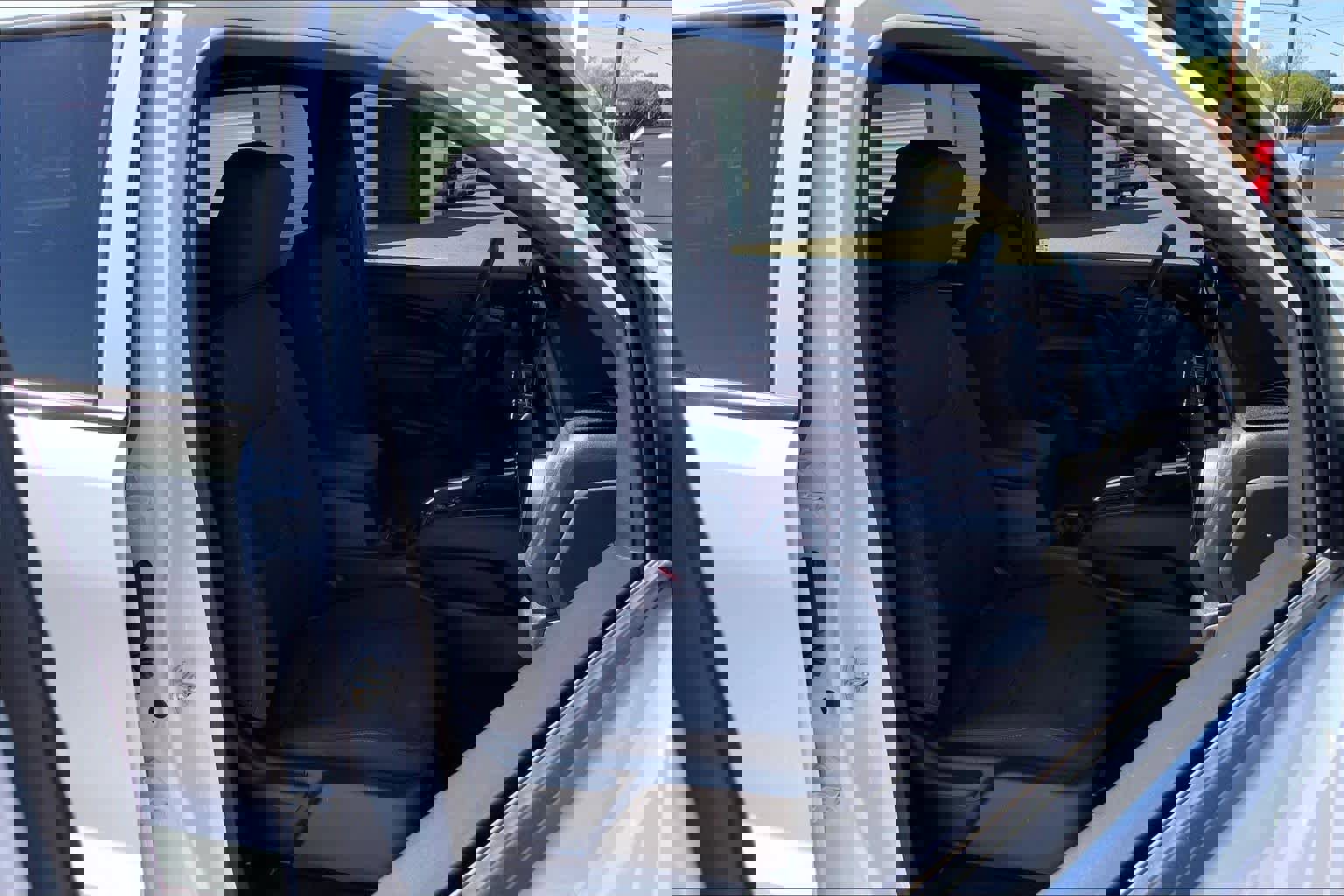 Used 2024 Chevrolet Colorado Trail Boss w/ Technology Package AWD/4WD image 9