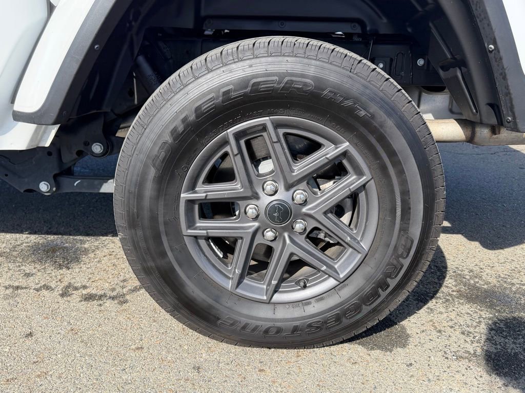 Used 2024 Jeep Gladiator Sport image 11