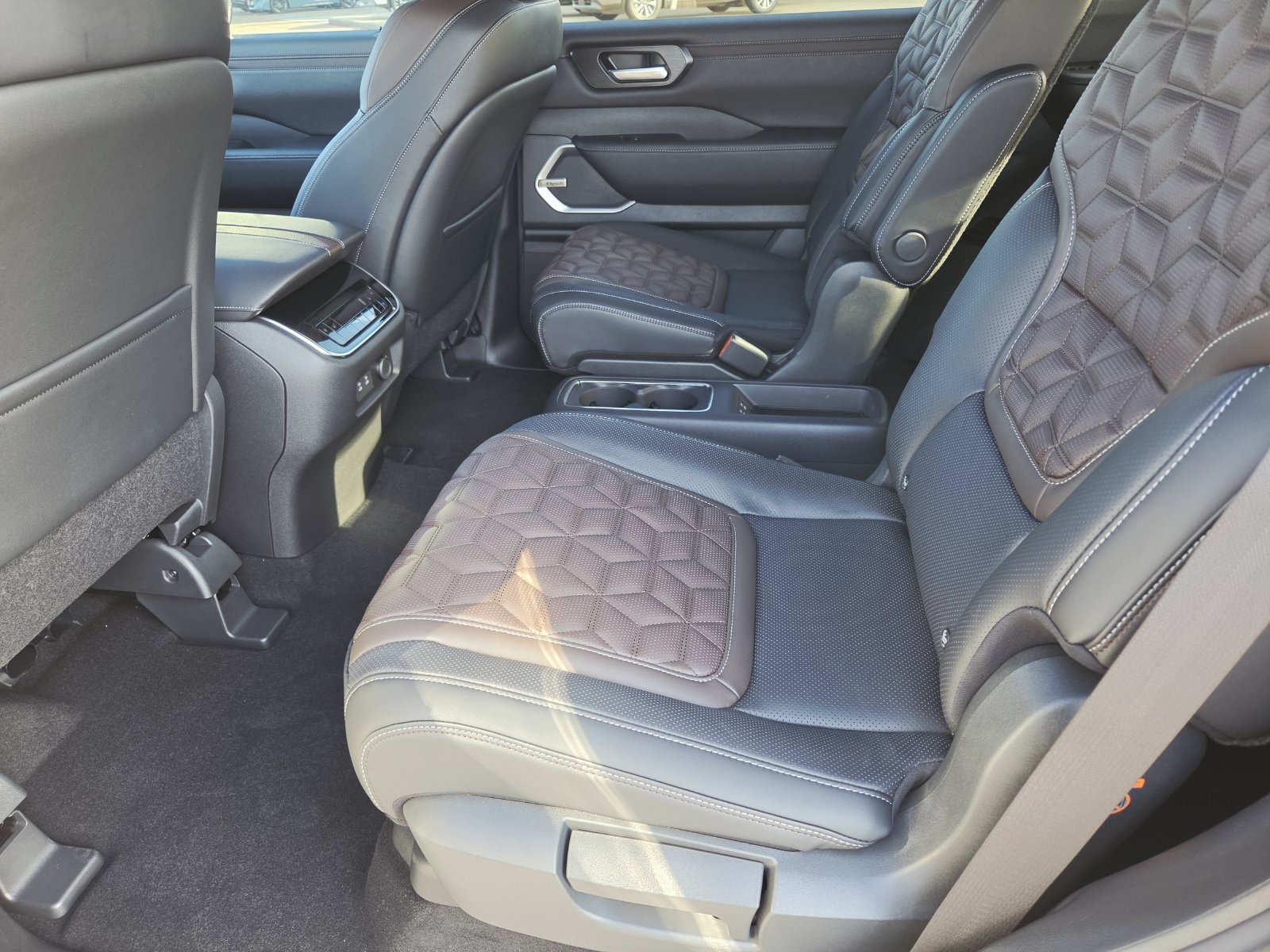 New 2027 Nissan Armada Platinum AWD/4WD image 11