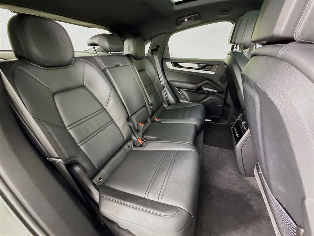 Certified 2025 Porsche Cayenne Coupe image 29