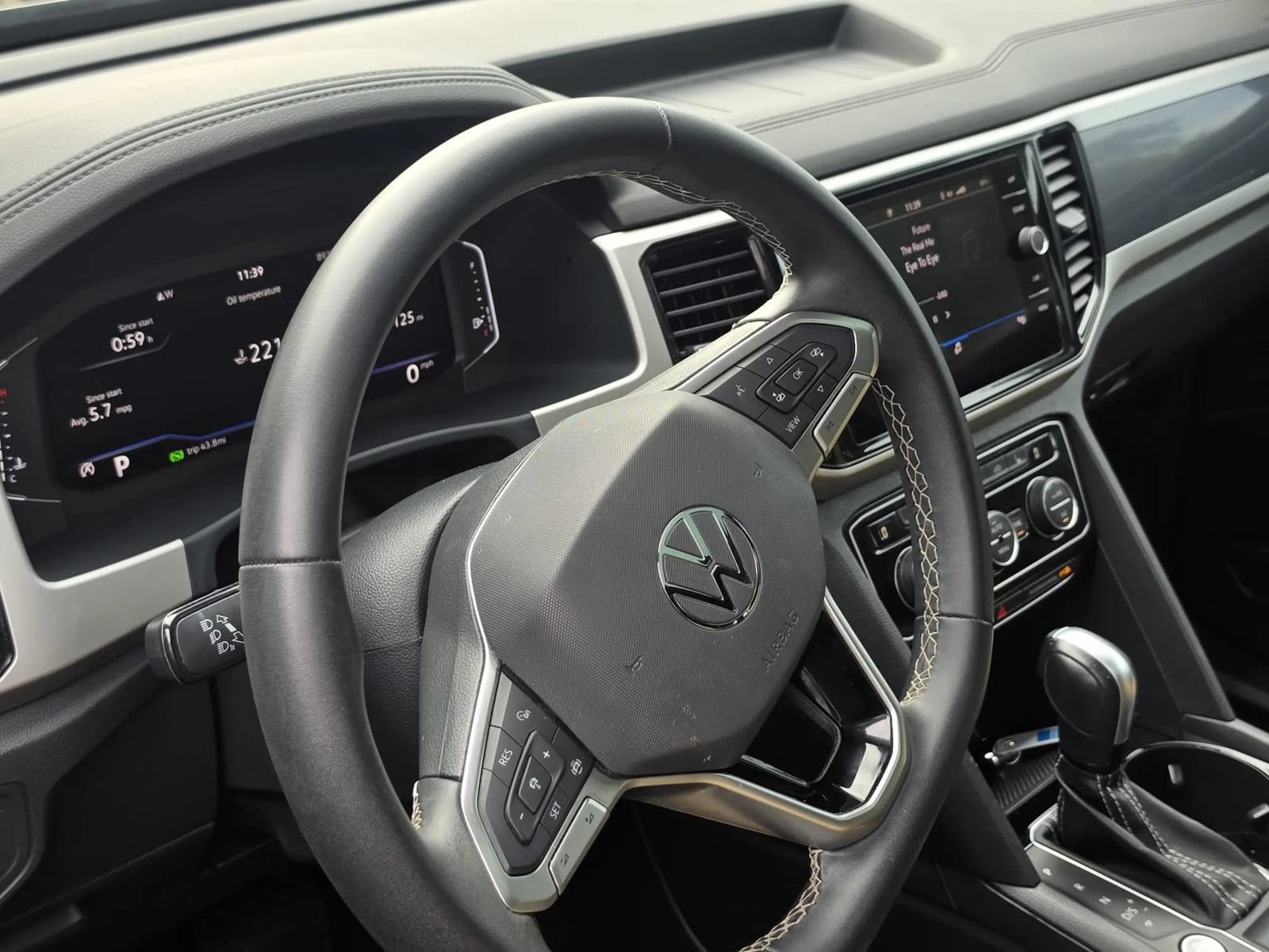 Used 2022 Volkswagen Atlas Cross Sport SE w/ Panoramic Sunroof Package FWD image 8