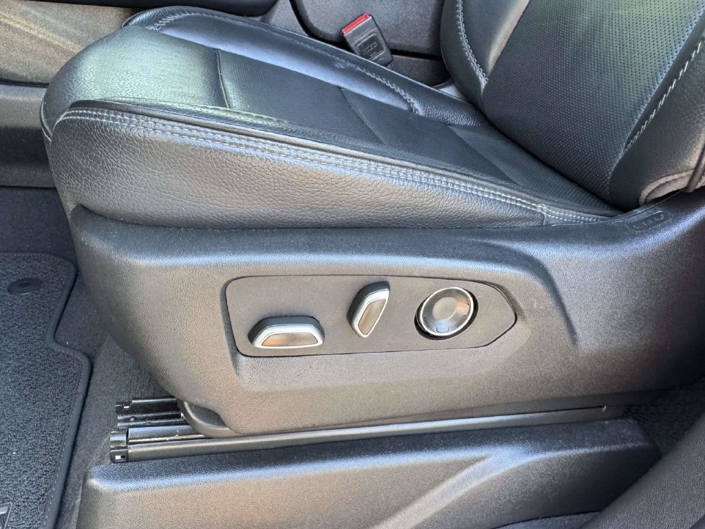 Used 2025 GMC Yukon Denali AWD/4WD image 21