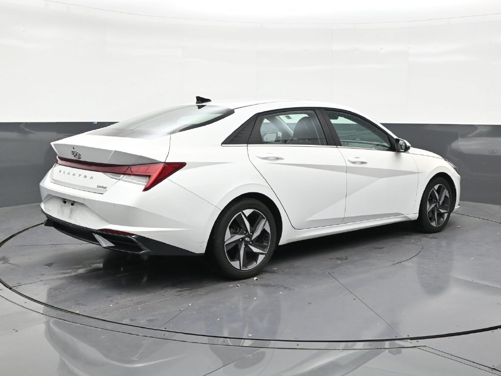 Used 2022 Hyundai Elantra Limited w/ Cargo Package FWD image 5