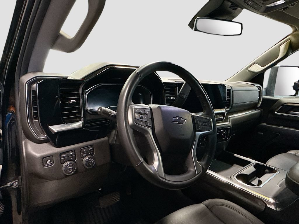 Used 2024 Chevrolet Silverado 3500 LTZ w/ LTZ Plus Package AWD/4WD image 9