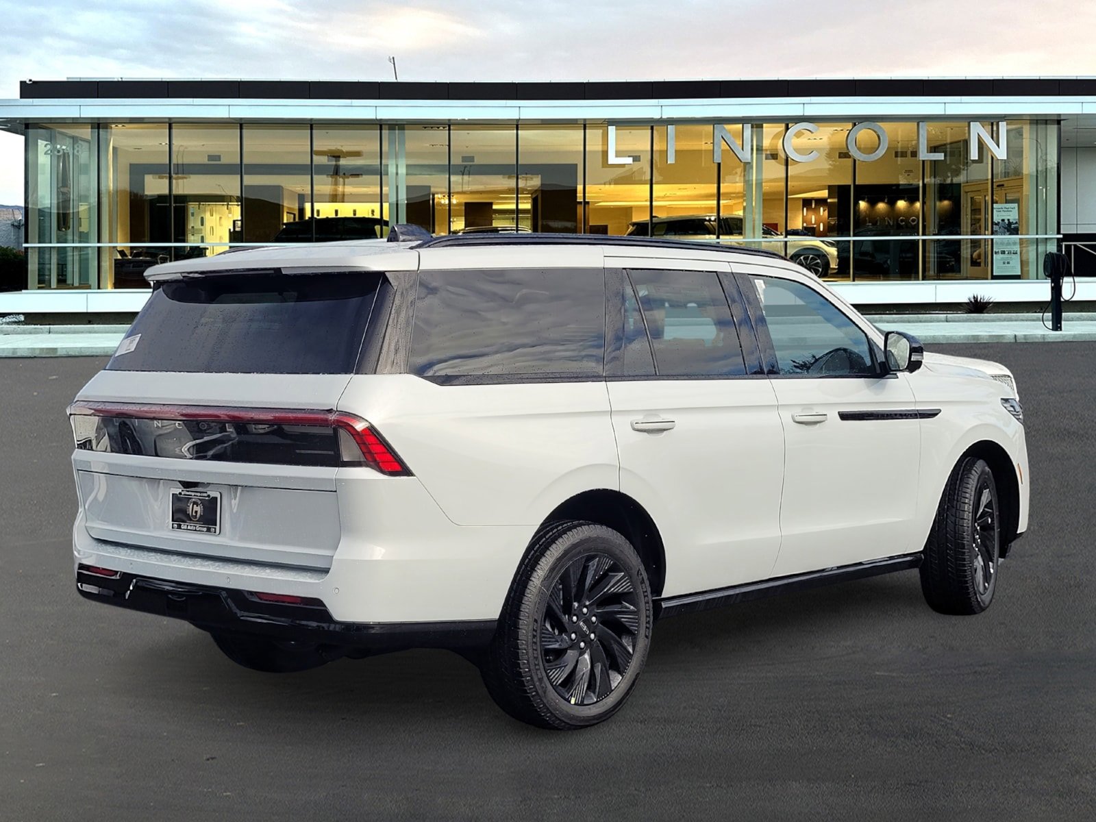 New 2025 Lincoln Navigator Reserve w/ Jet Appearance Package image 4