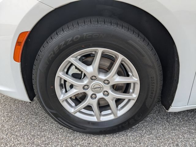 Used 2024 Chrysler Pacifica Touring-L FWD image 17