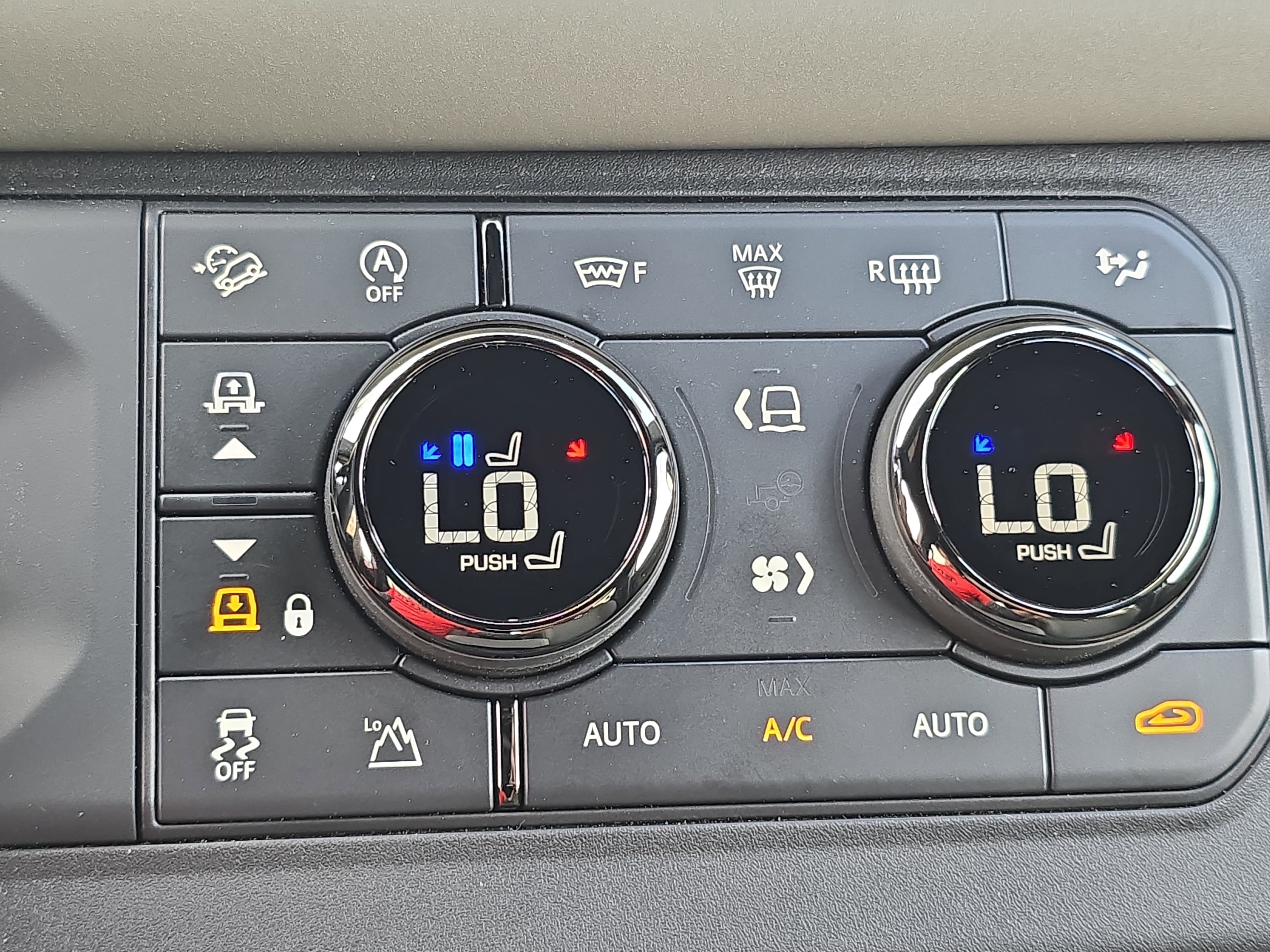 Certified 2025 Land Rover Defender 110 image 23
