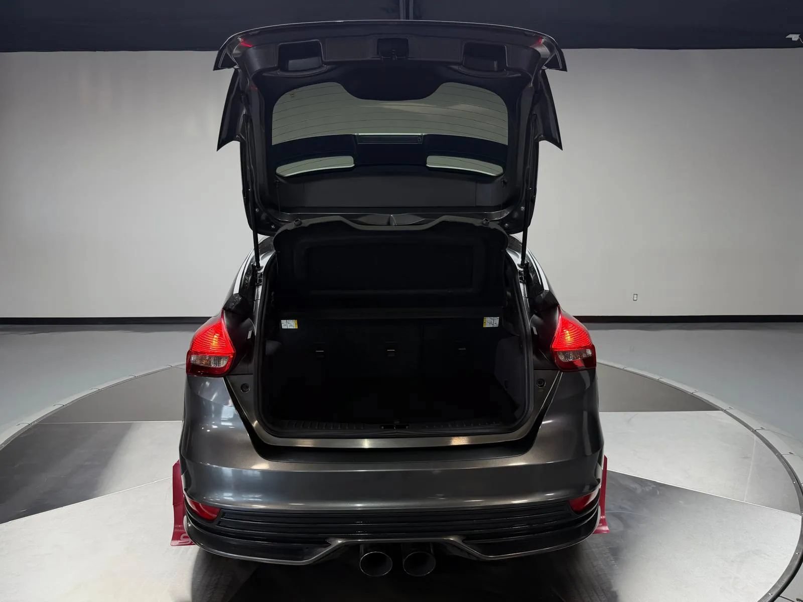 Used 2018 Ford Focus ST FWD image 13
