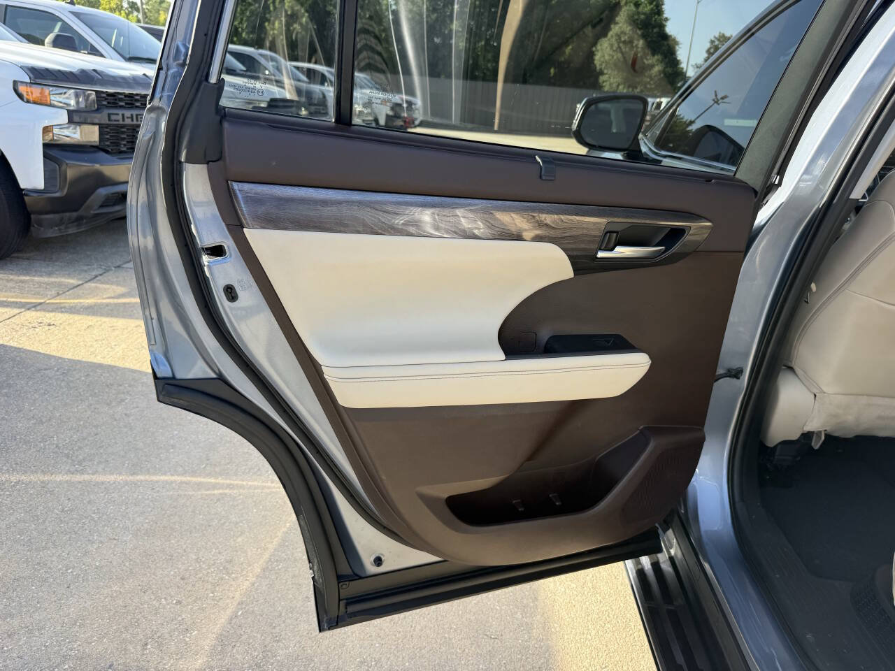Used 2021 Toyota Highlander Platinum AWD/4WD image 15