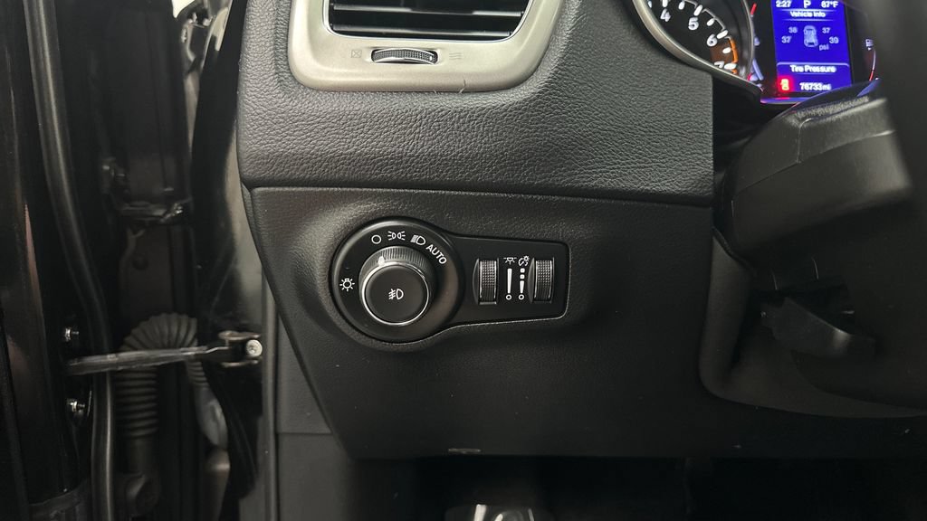 Used 2019 Jeep Compass Latitude w/ Cold Weather Group AWD/4WD image 19