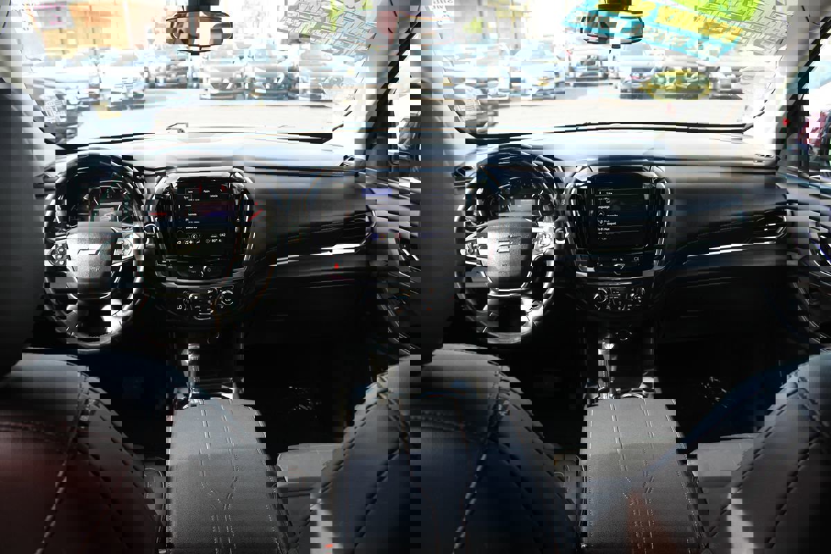 Used 2020 Chevrolet Traverse LT w/ Driver Confidence II Package image 33