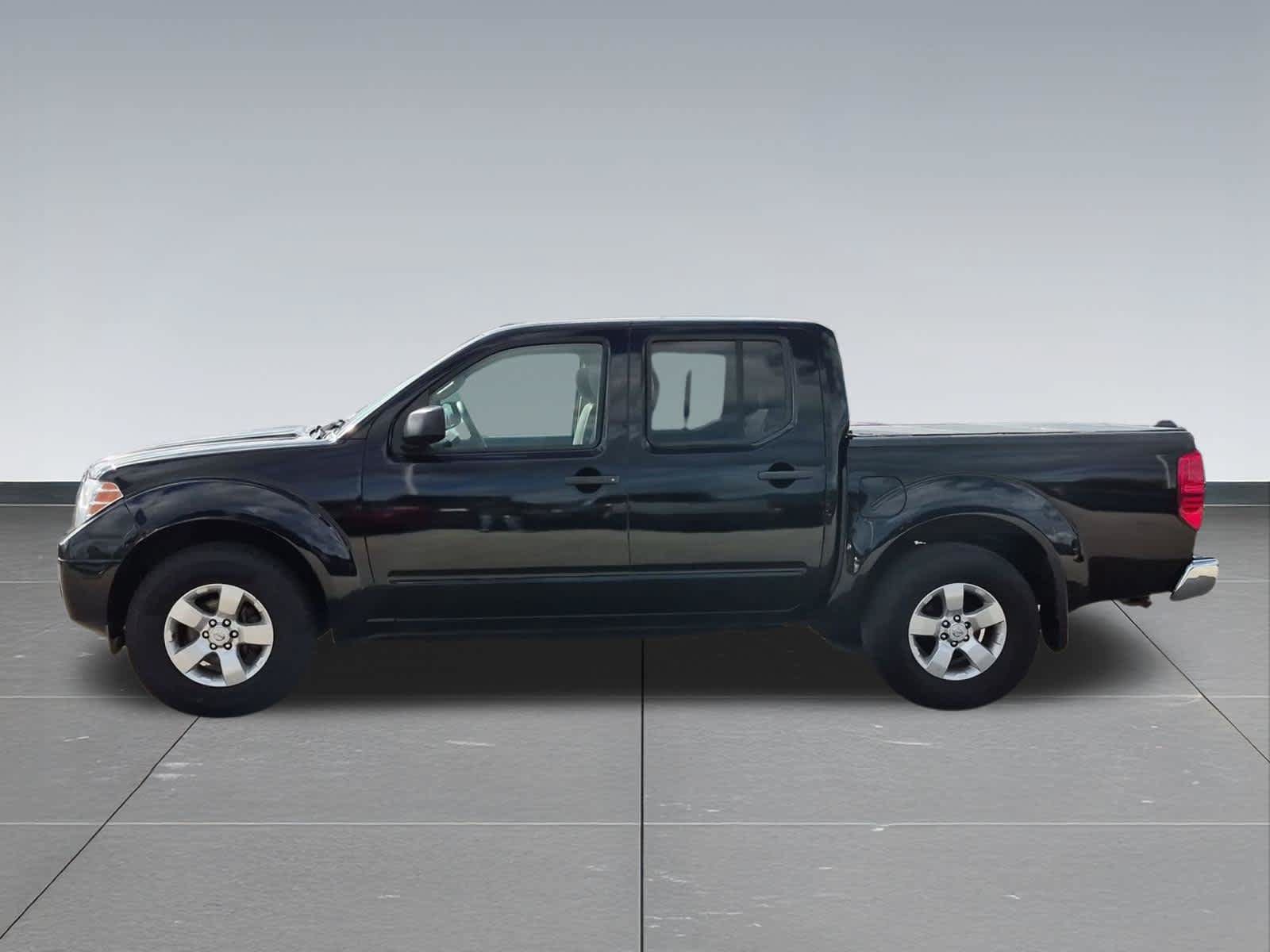 Used 2013 Nissan Frontier SV w/ SV Value Truck Pkg AWD/4WD image 3