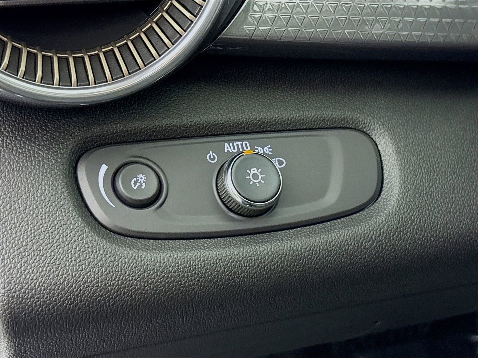 New 2026 Chevrolet Trax ACTIV w/ Sunroof Package image 12