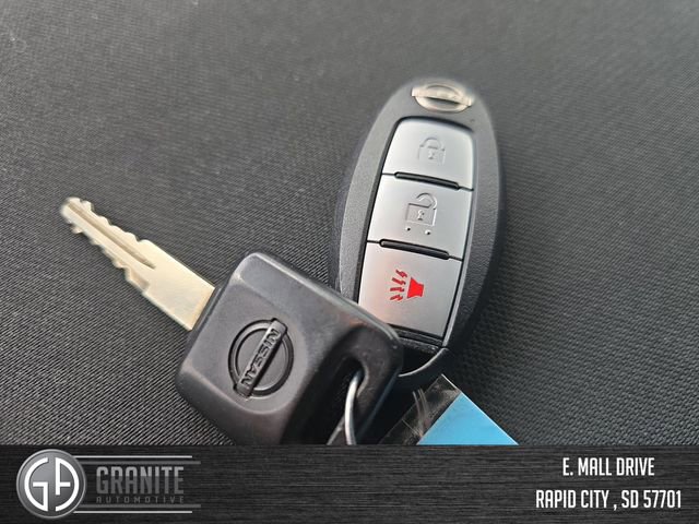 Used 2023 Nissan Titan S image 28