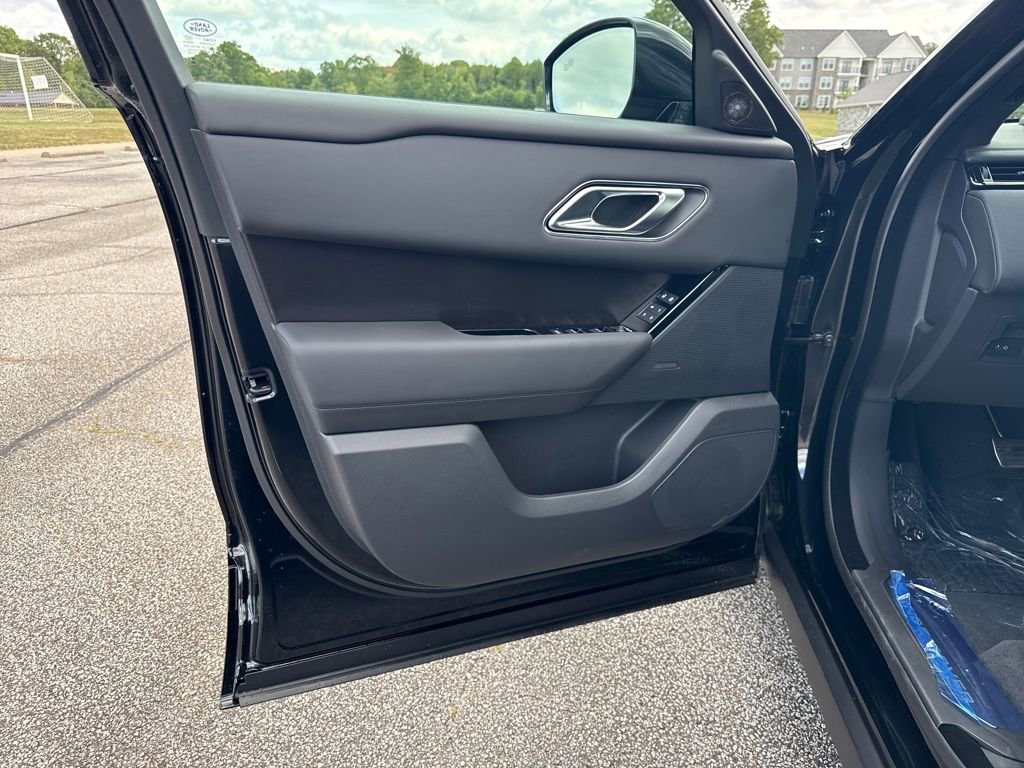 New 2026 Land Rover Range Rover Velar Dynamic SE image 10