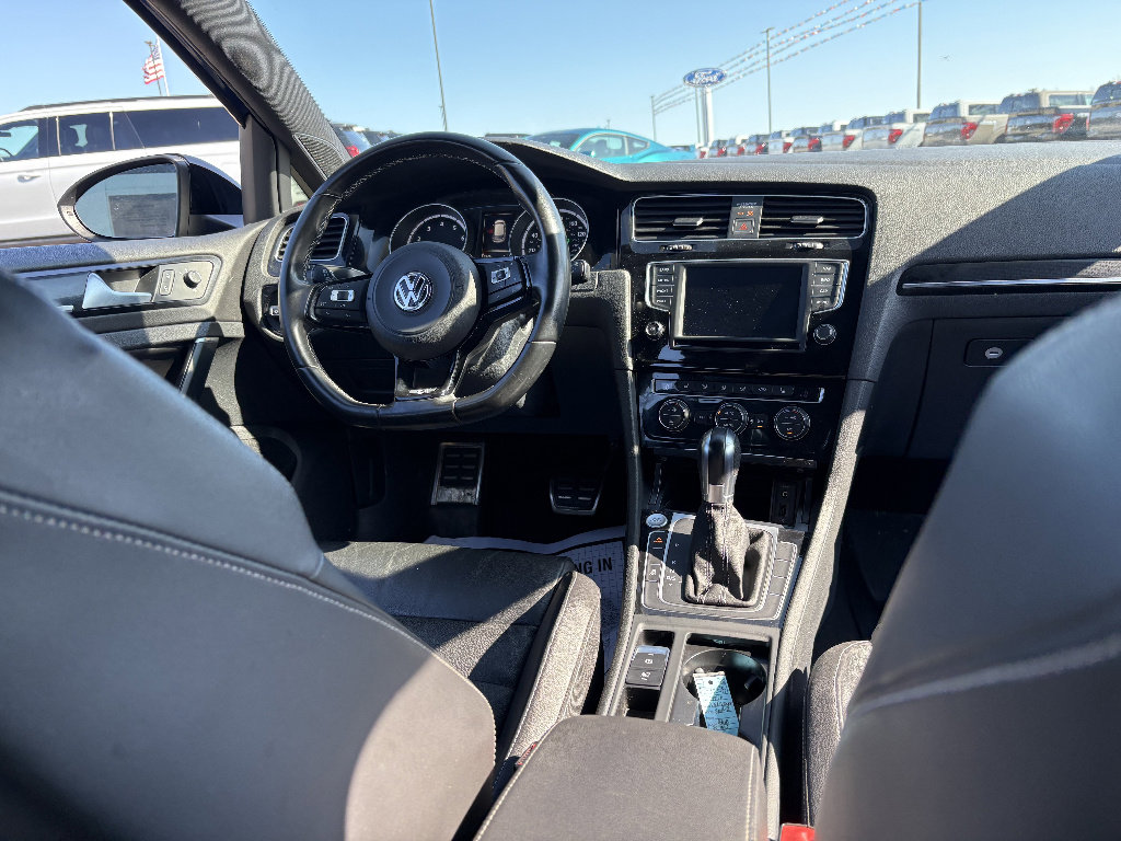 Used 2016 Volkswagen Golf 4-Door image 24