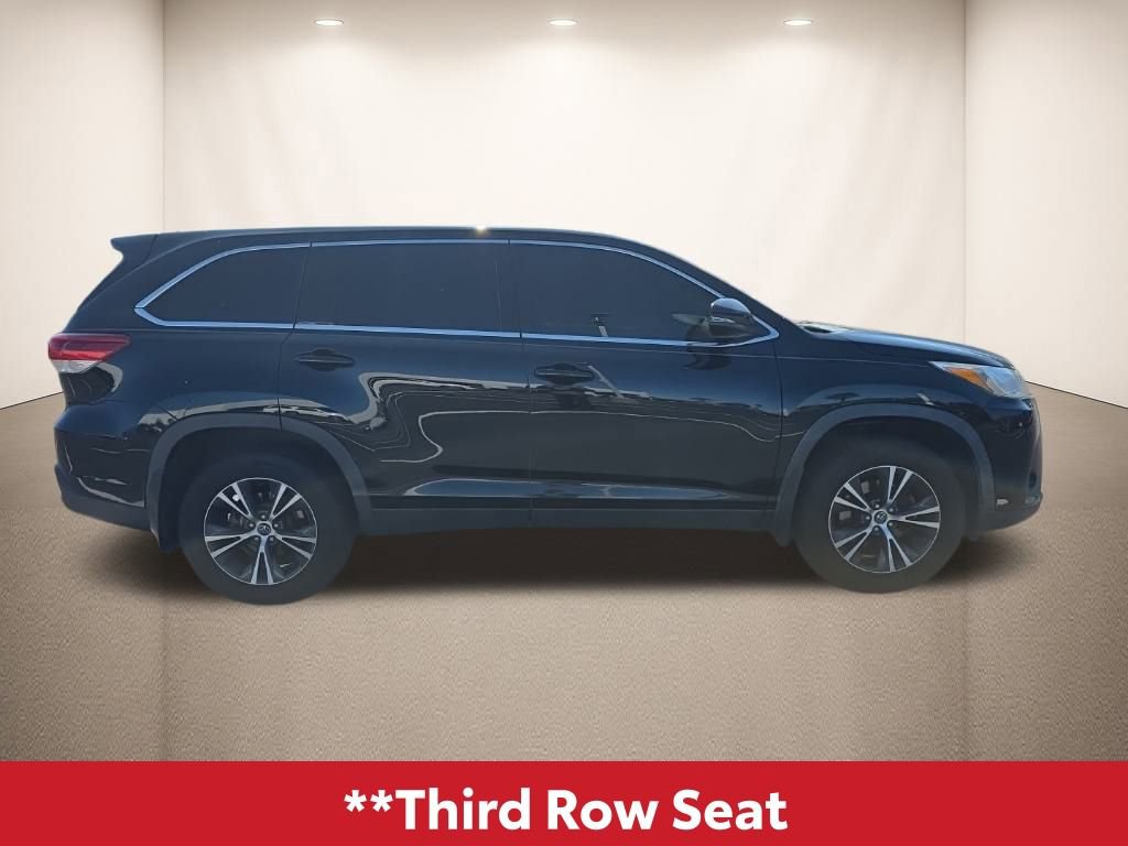 Used 2019 Toyota Highlander LE image 4