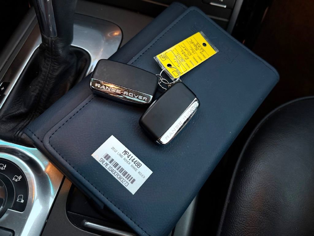 Used 2012 Land Rover Range Rover HSE image 25