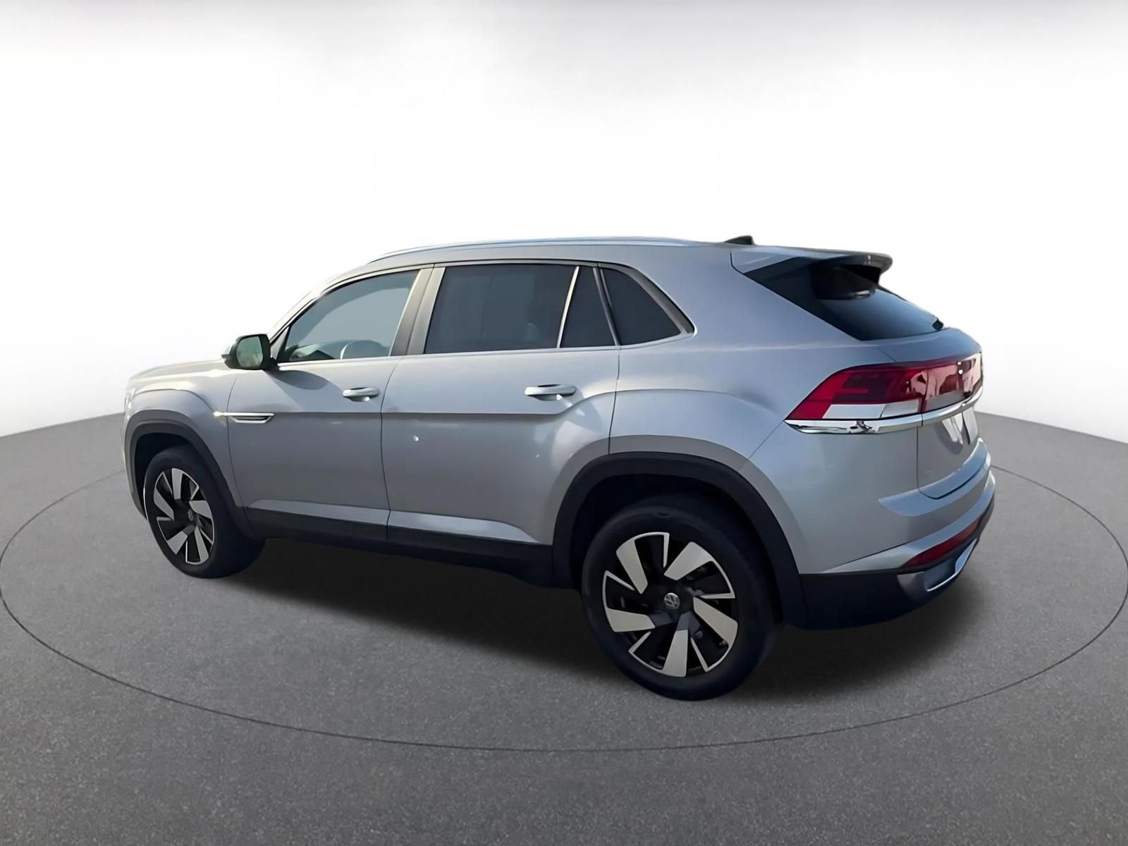 Used 2025 Volkswagen Atlas Cross Sport SE image 10