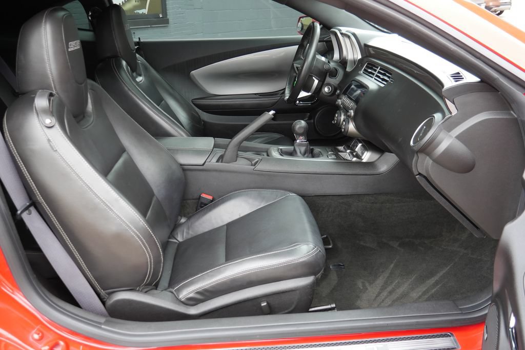 Used 2011 Chevrolet Camaro SS RWD image 9