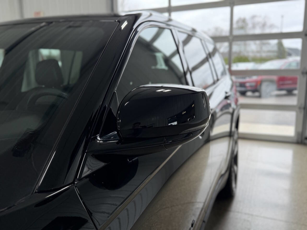 Used 2023 Jeep Grand Cherokee L Laredo AWD/4WD image 5