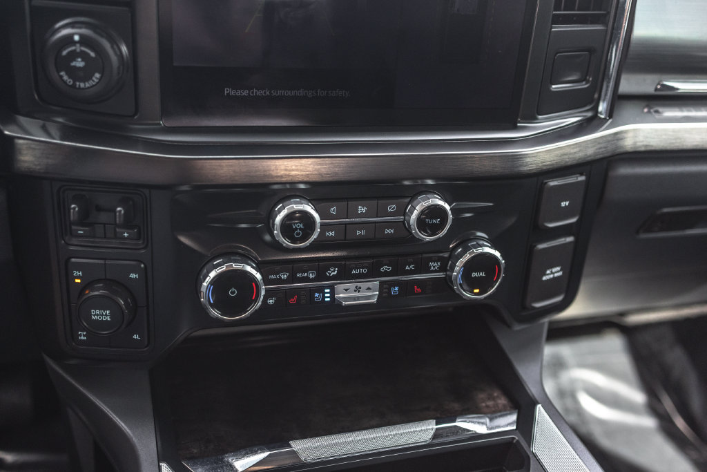 Used 2023 Ford F350 Lariat w/ Lariat Ultimate Package AWD/4WD image 17