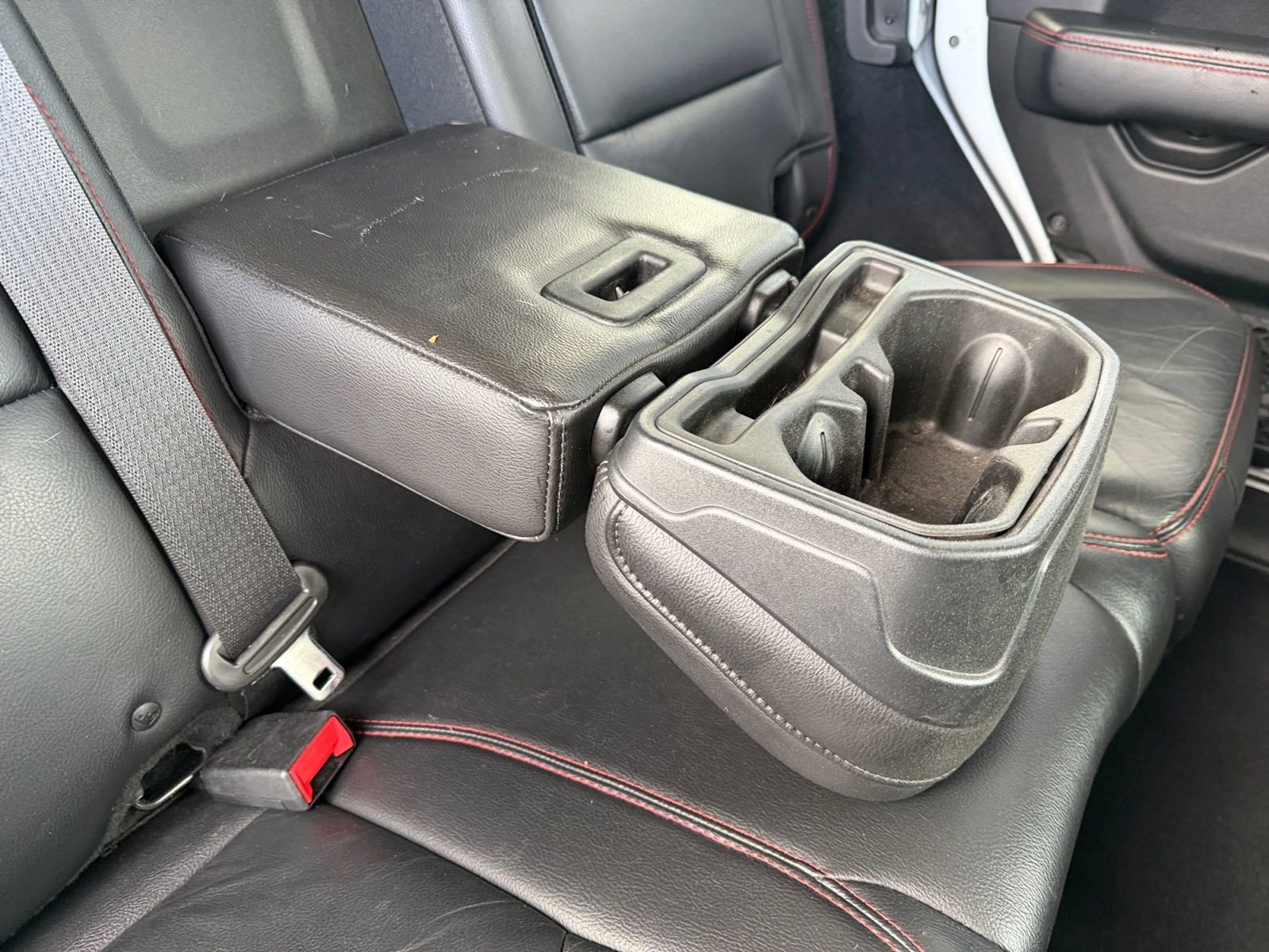 Used 2018 Jeep Wrangler Unlimited Rubicon w/ Safety Group AWD/4WD image 16