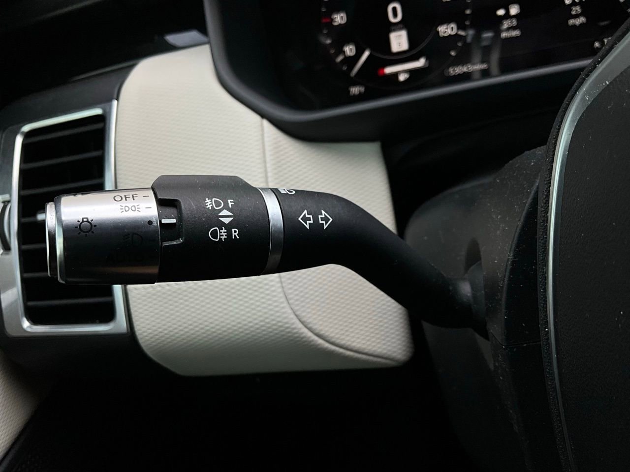 Used 2022 Land Rover Discovery S R-Dynamic image 42