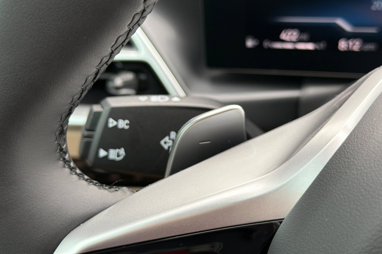 Used 2025 BMW 330i Sedan w/ Convenience Package image 32