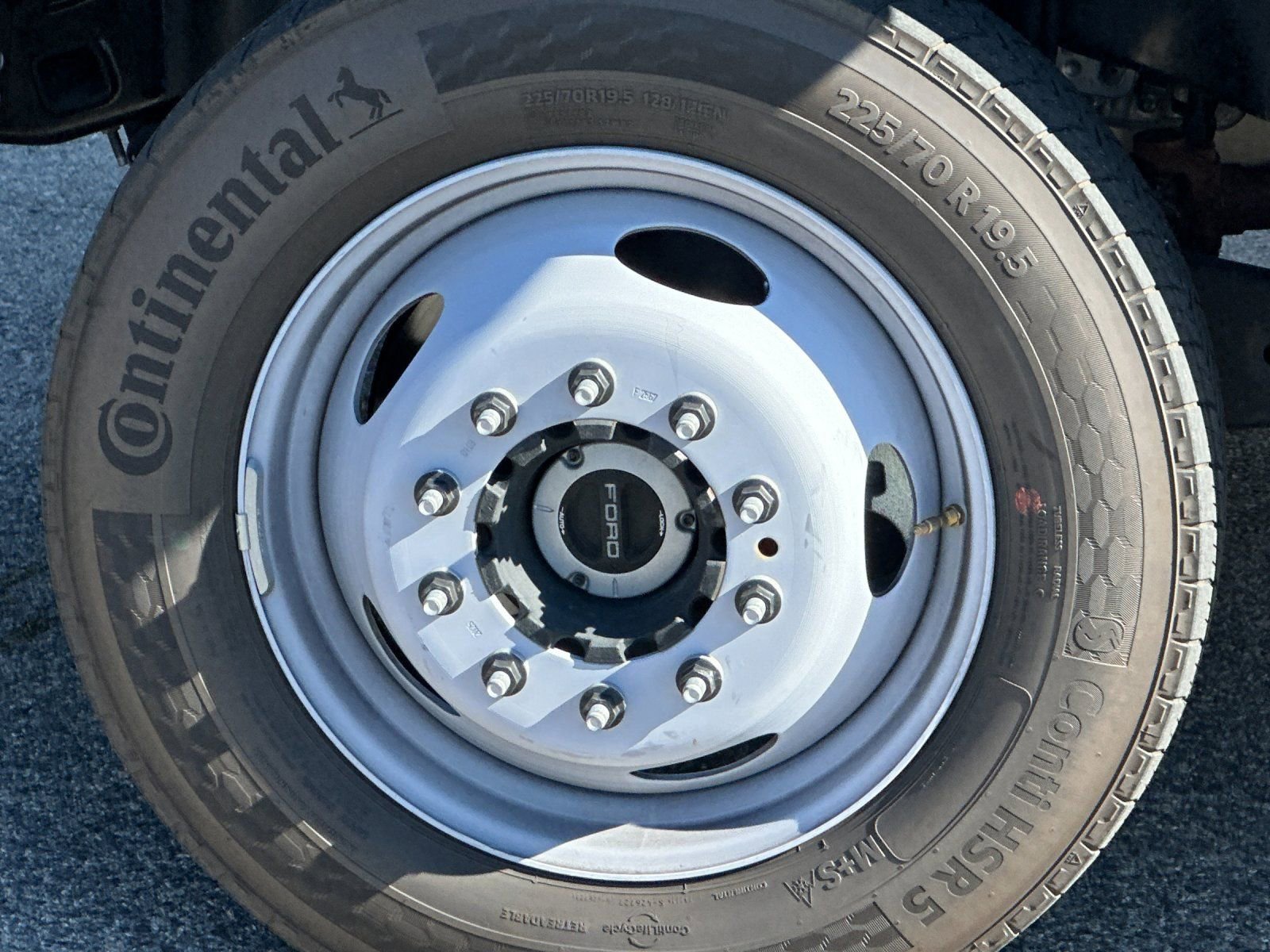 New 2025 Ford F550 4x4 Regular Cab Super Duty w/ XL Chrome Package image 30