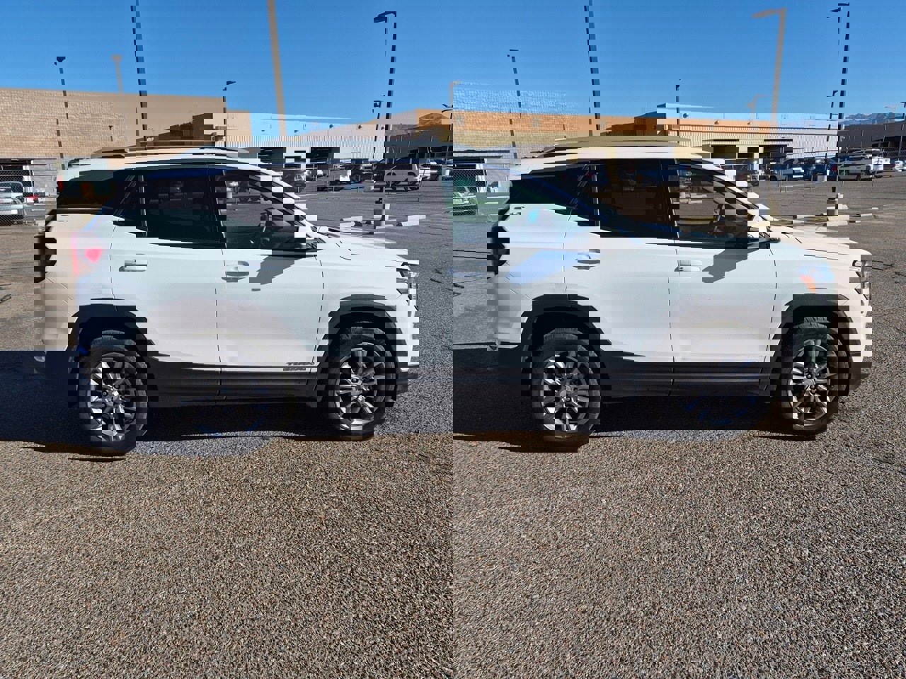 Used 2024 GMC Terrain SLT image 2