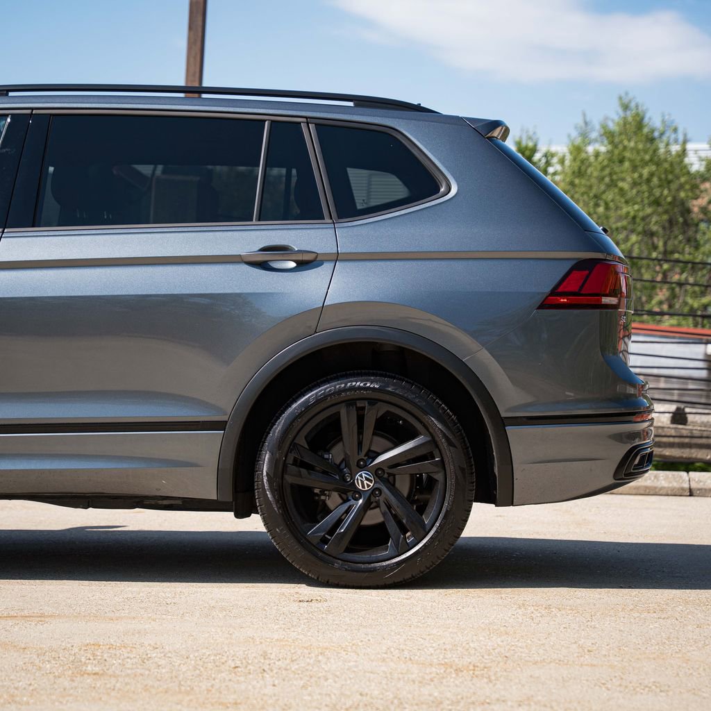 Certified 2023 Volkswagen Tiguan SE R-Line FWD image 4