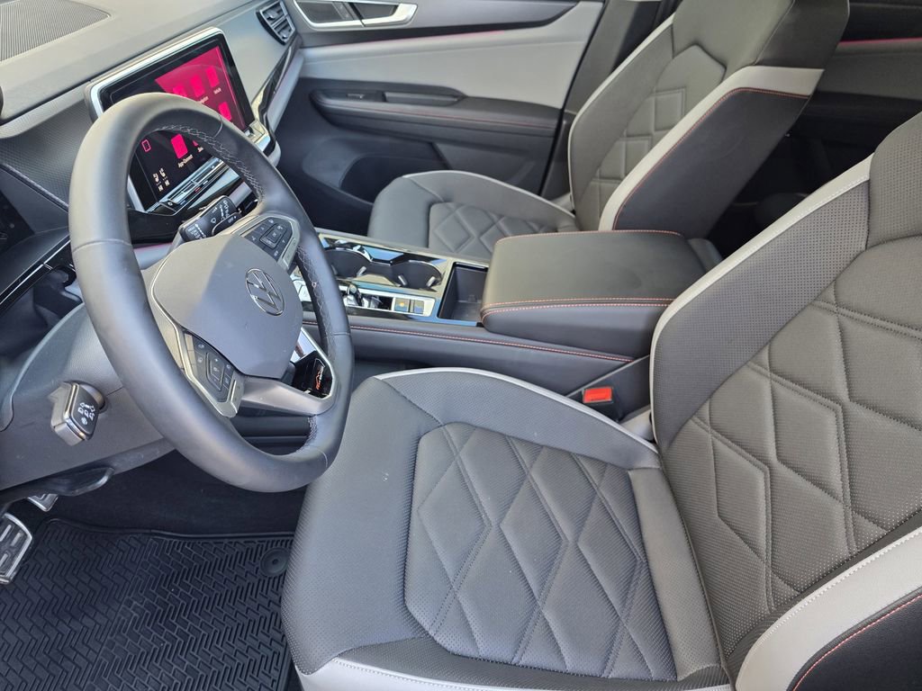 Used 2025 Volkswagen Atlas Peak Edition SE image 9