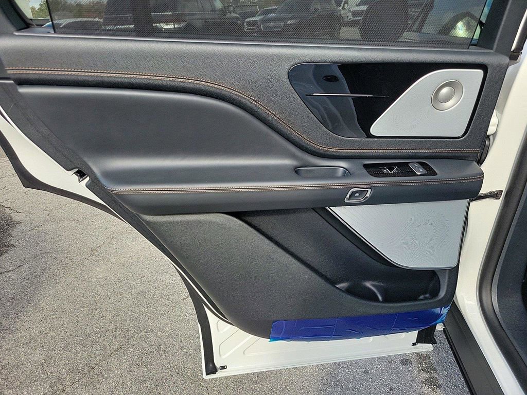 New 2025 Lincoln Aviator Black Label w/ Jet Appearance Package image 14