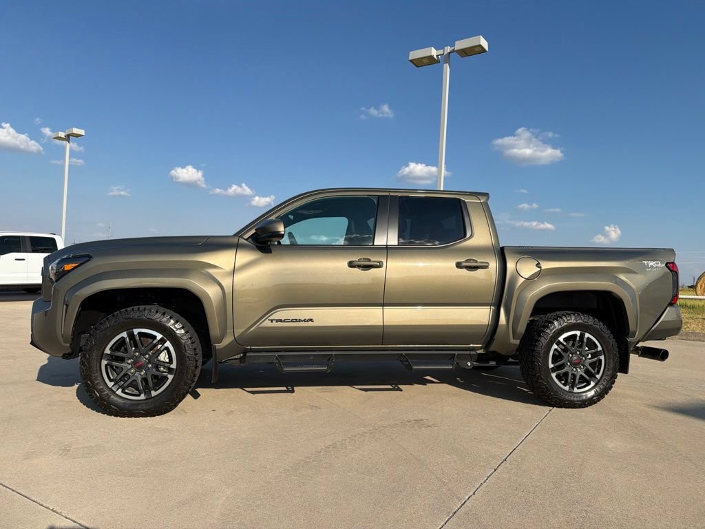 Used 2024 Toyota Tacoma TRD Sport AWD/4WD image 2
