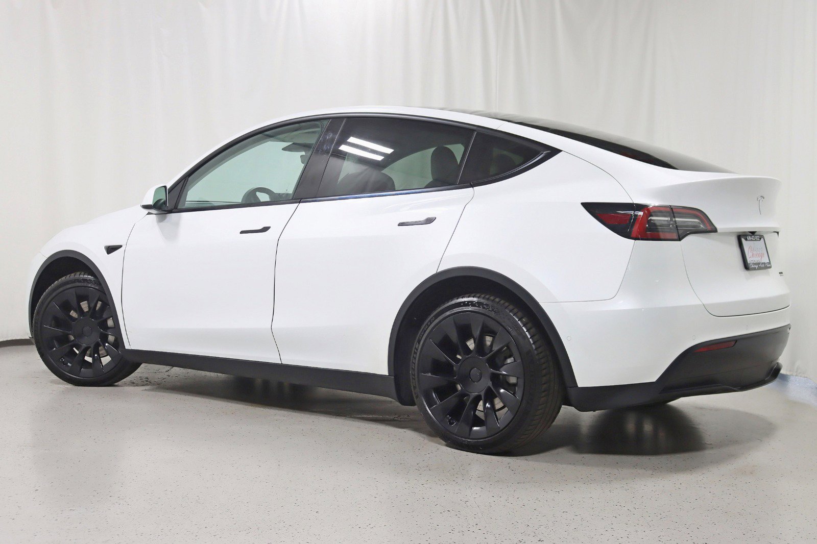 Used 2022 Tesla Model Y Long Range image 9
