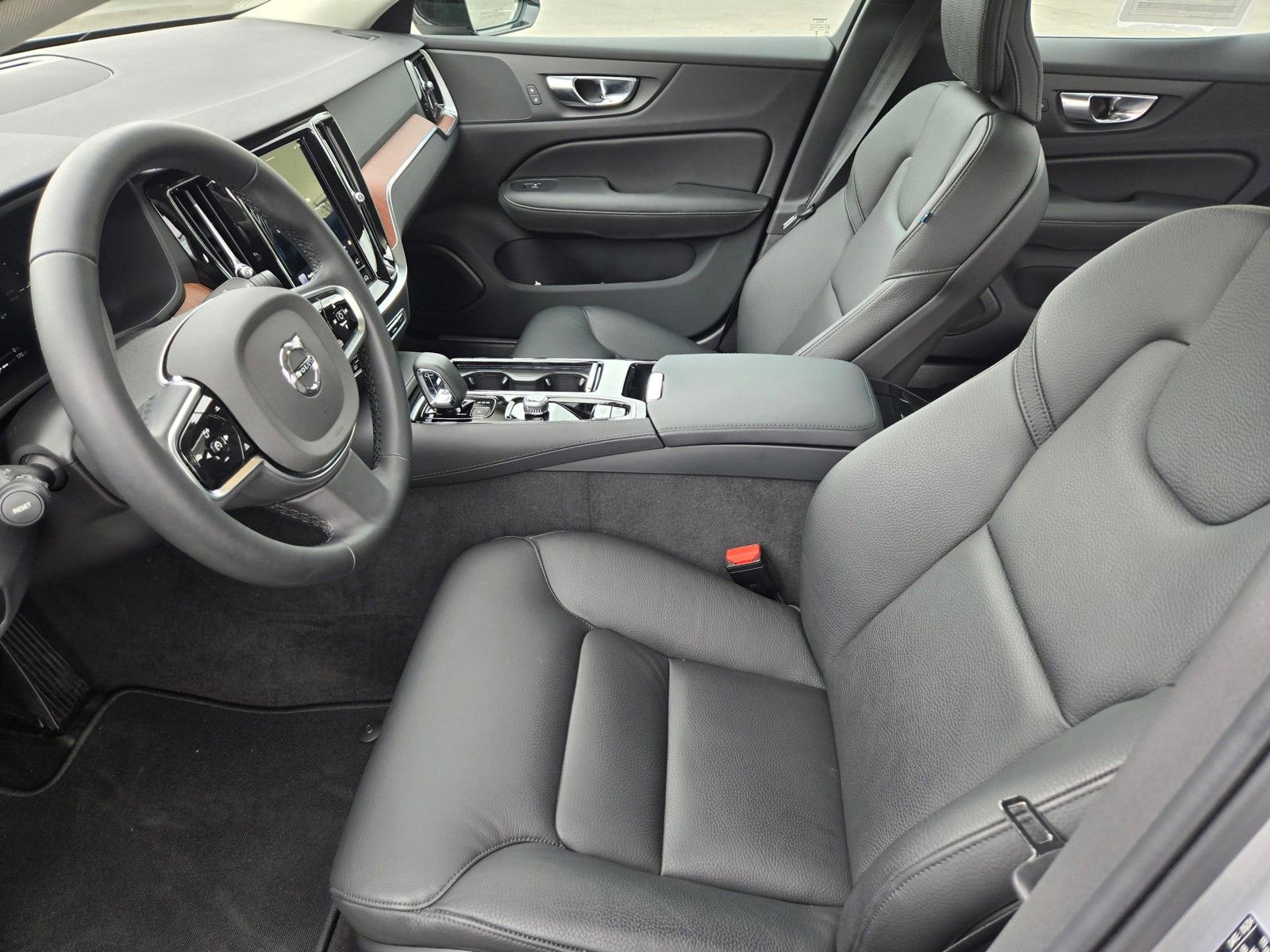 Certified 2025 Volvo S60 T8 Plus AWD/4WD image 10