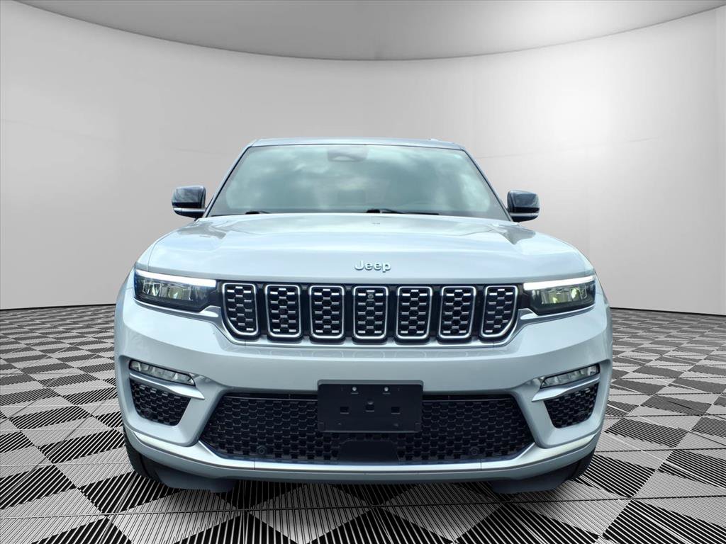 Used 2022 Jeep Grand Cherokee Summit w/ Luxury Tech Group V AWD/4WD image 2
