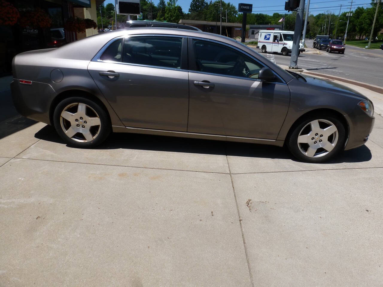 Used 2010 Chevrolet Malibu LT w/ HFV6 Engine Package FWD image 5
