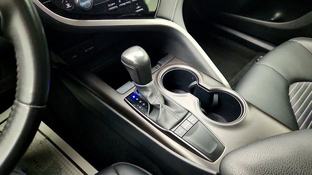 Used 2024 Toyota Camry SE w/ Convenience Package FWD image 17