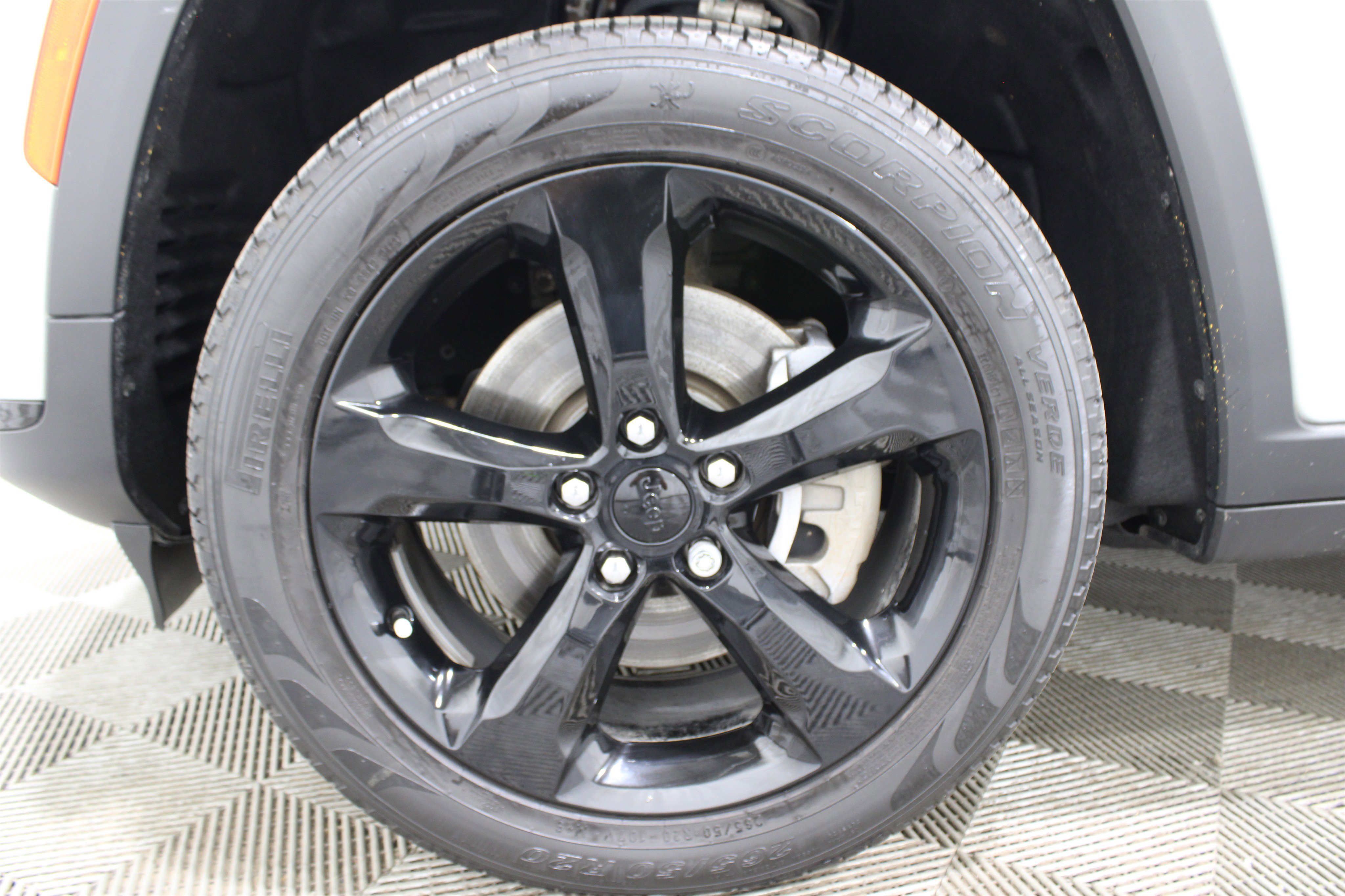 Used 2024 Jeep Grand Cherokee L Limited w/ Black Appearance Package image 40