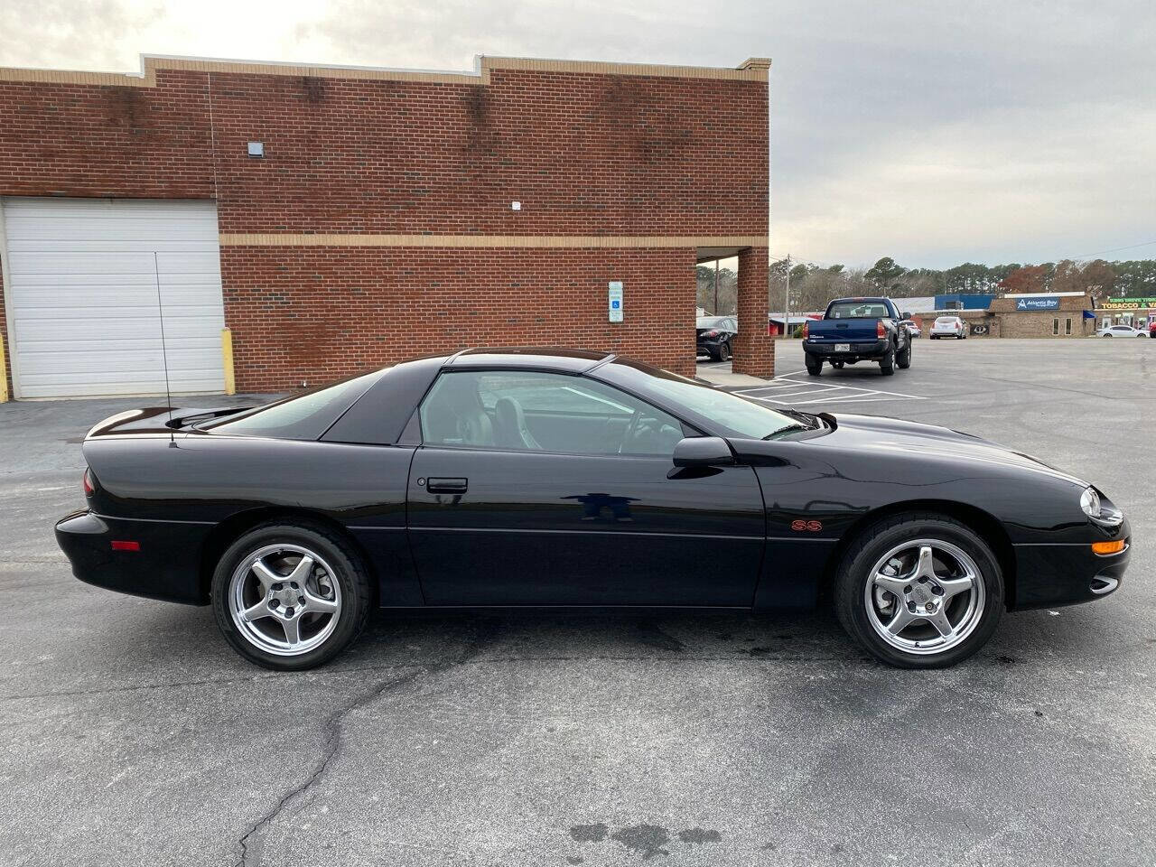 Used 2002 Chevrolet Camaro Z28 w/ SS Performance/Appearance Pkg image 6