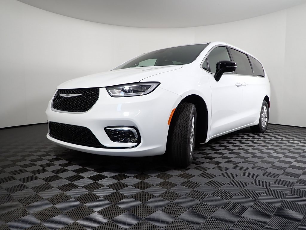 New 2026 Chrysler Pacifica Select image 7