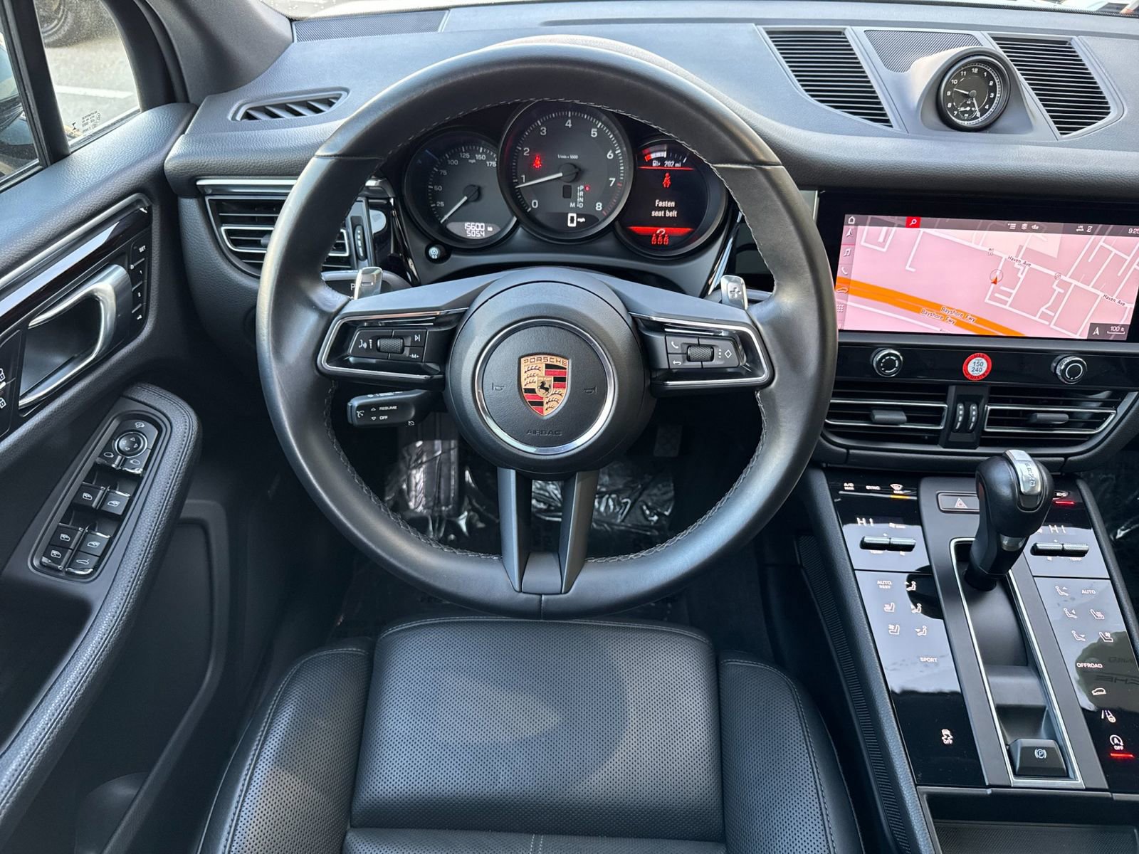 Certified 2022 Porsche Macan image 16