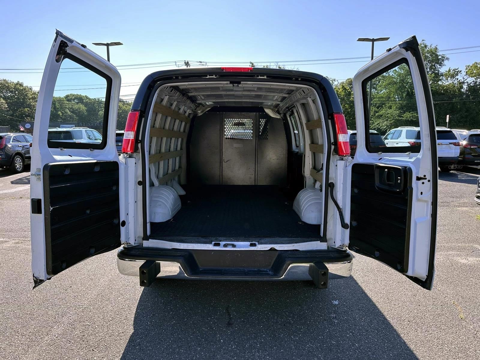 Used 2025 Chevrolet Express 2500 RWD image 8
