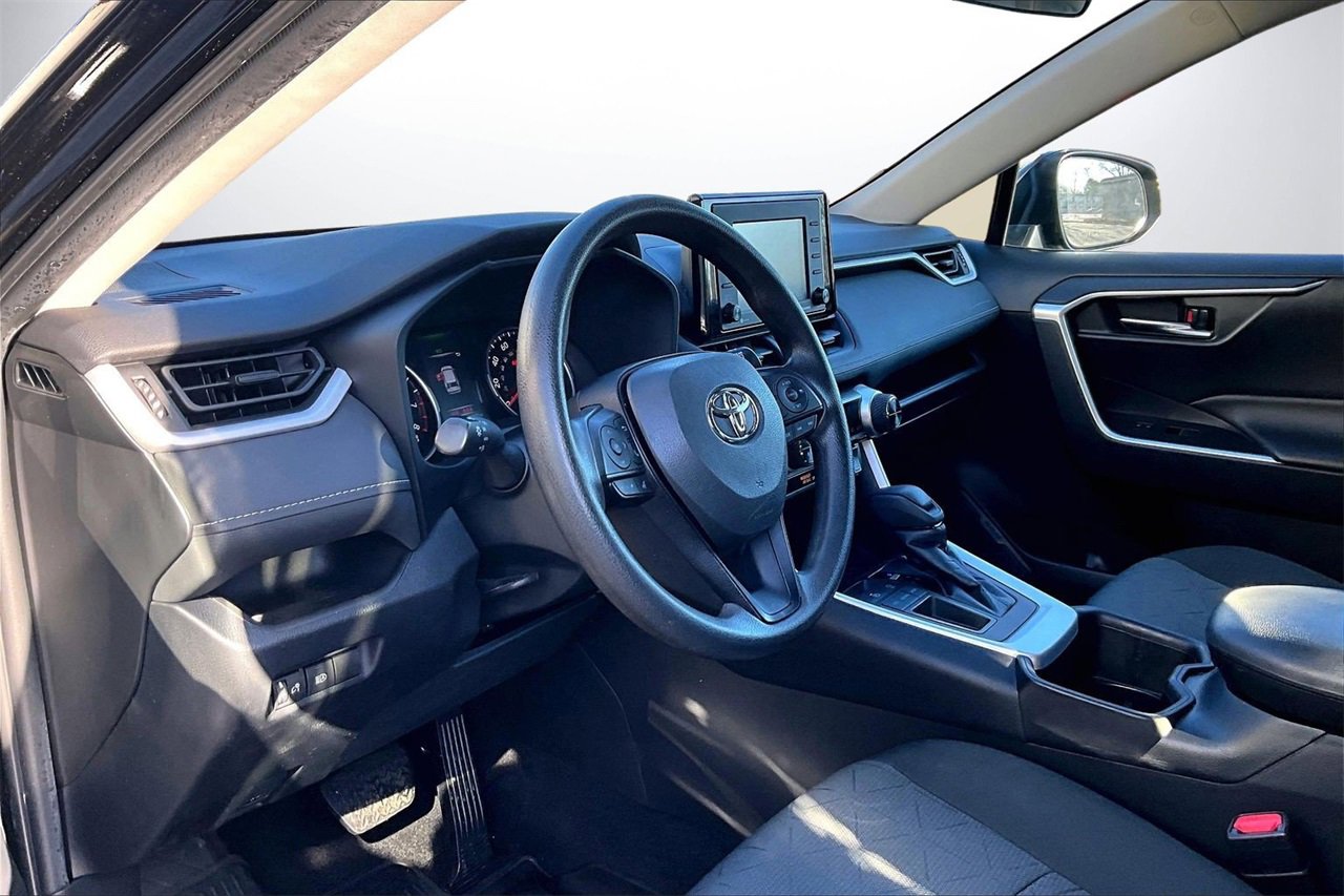 Used 2022 Toyota RAV4 XLE image 18
