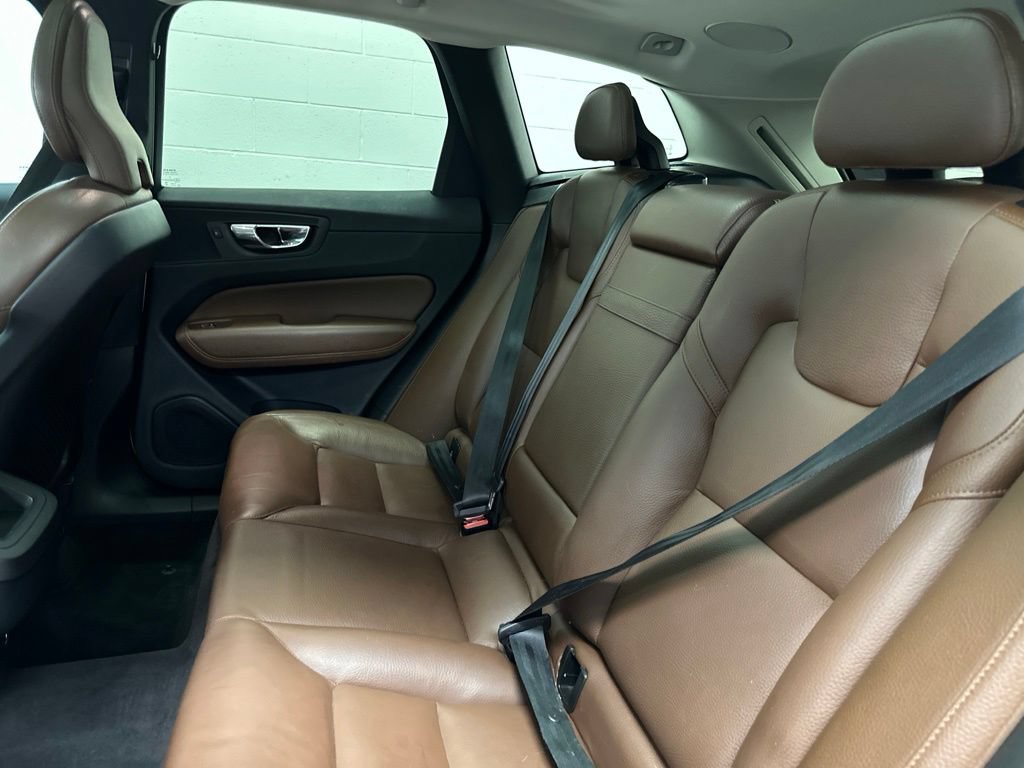 Used 2019 Volvo XC60 T6 Momentum w/ Multimedia Package AWD/4WD image 20