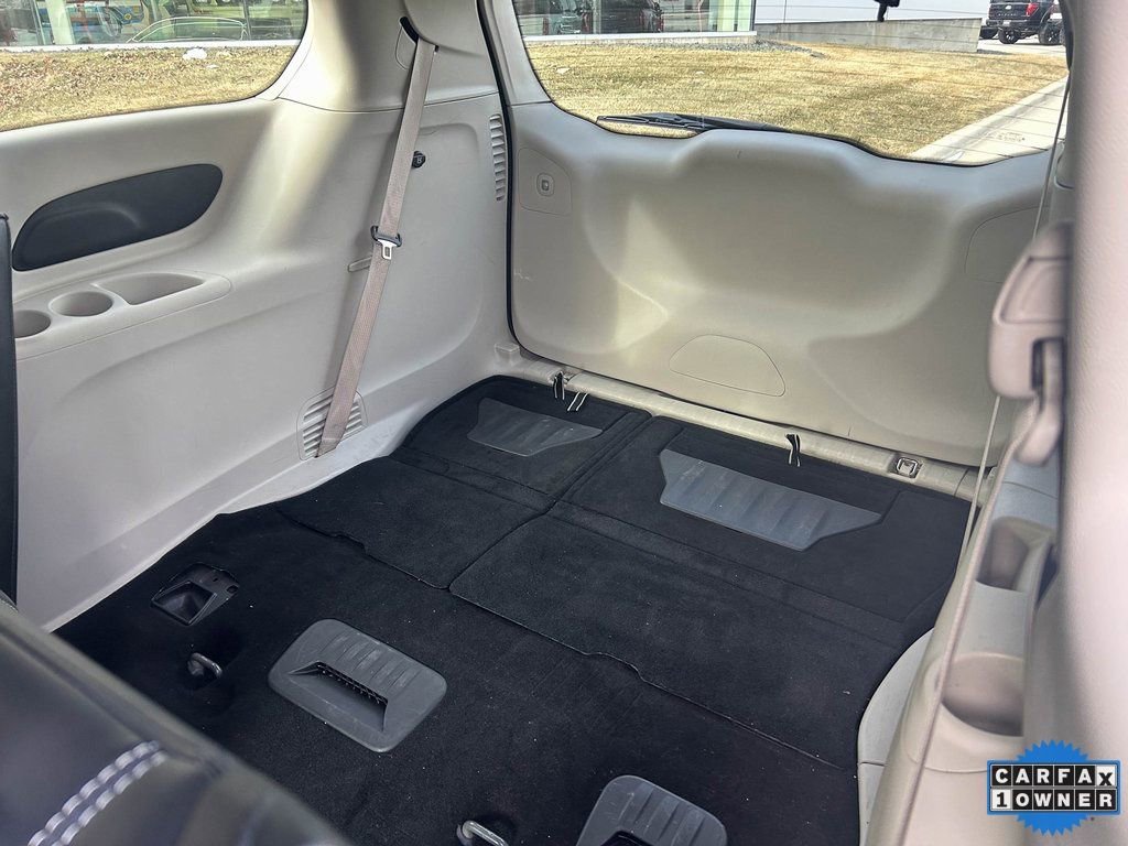 Used 2024 Chrysler Pacifica Select image 14